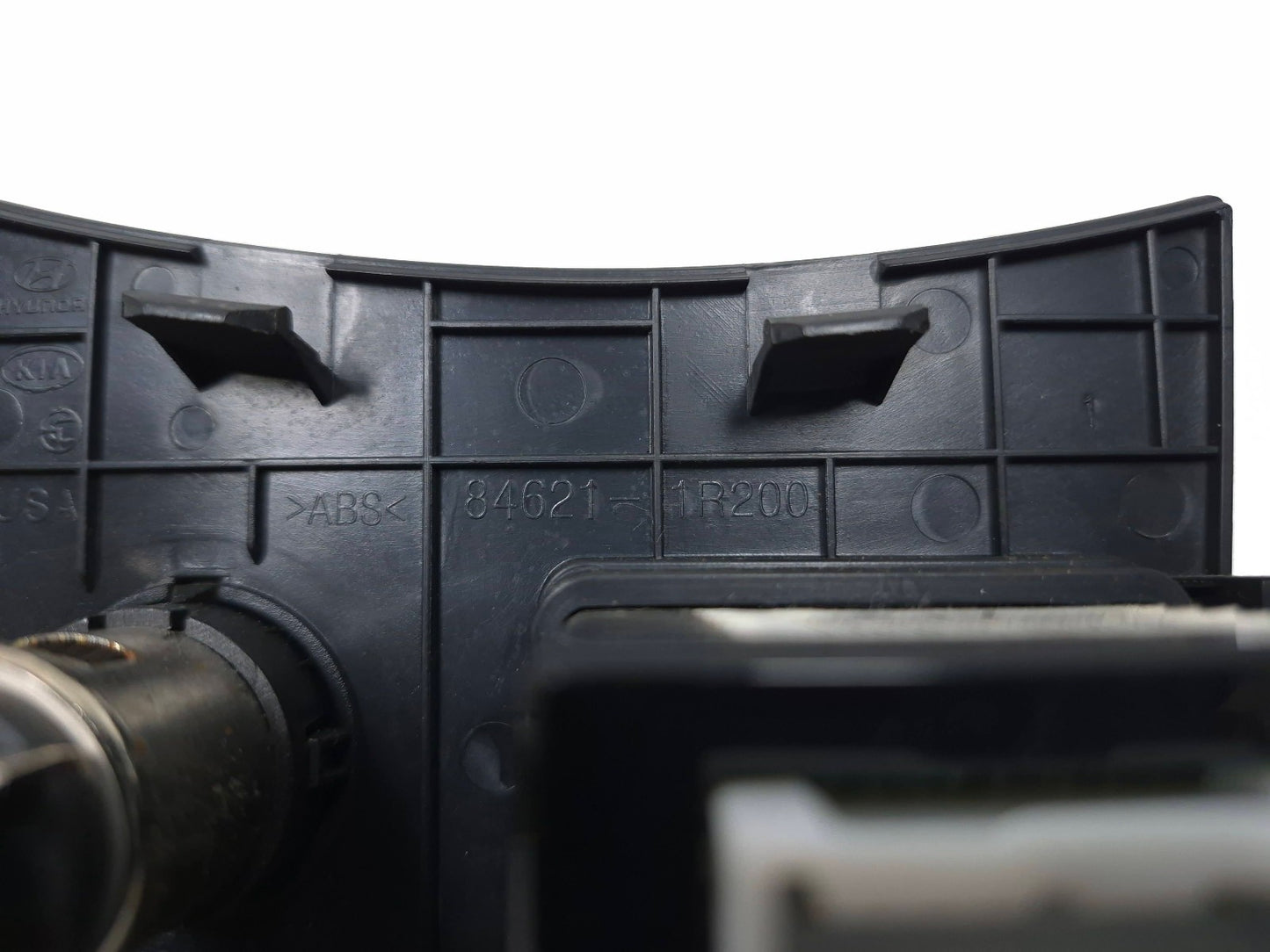 2014 Hyundai Accent Front Bezel Floor Console OEM 84621-1r200