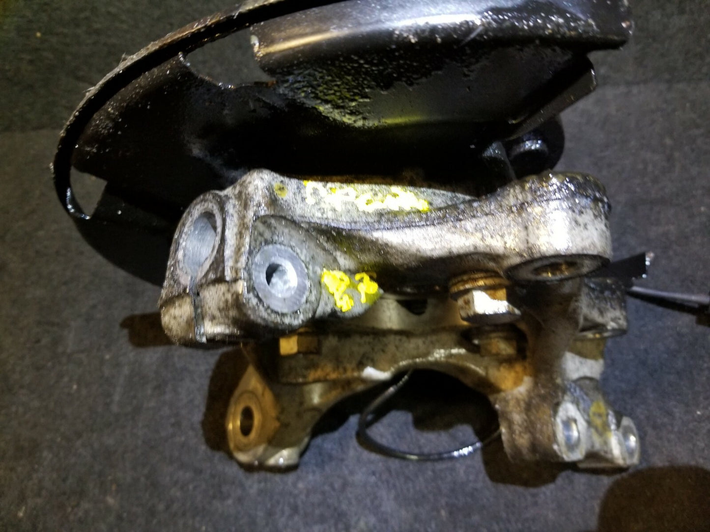 2012 Chevrolet Cruze Front Spindle Knuckle Wheel Hub Right Passenger Side OEM