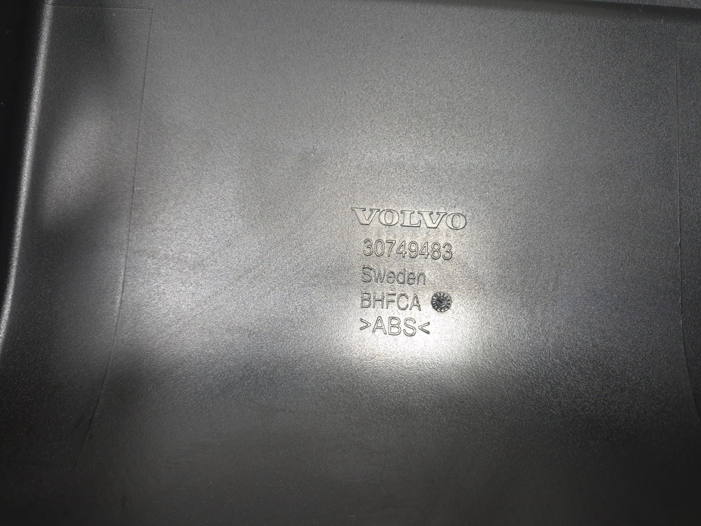 2013 Volvo S60 Rear Seat Armrest W/ Cover Lid OEM