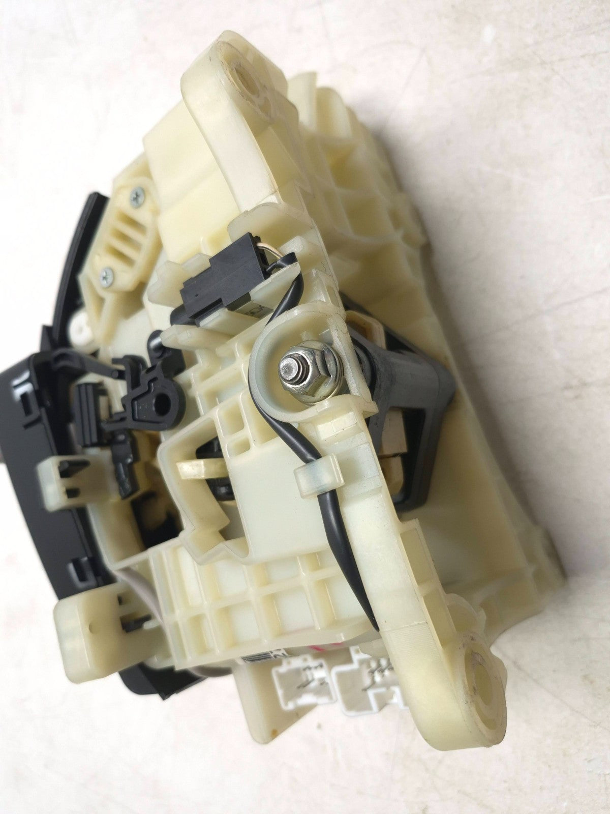 2013 Hyundai Genesis Automatic Gear Shifter Selector Lever OEM