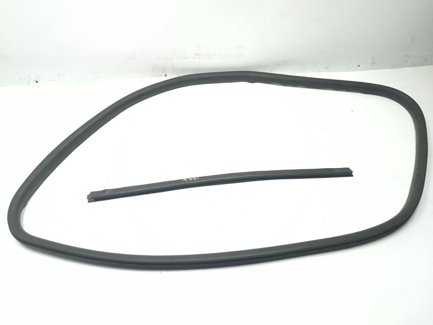 2013 Volvo S60 Front Door Weatherstrip Seal Left Driver Side Pair OEM