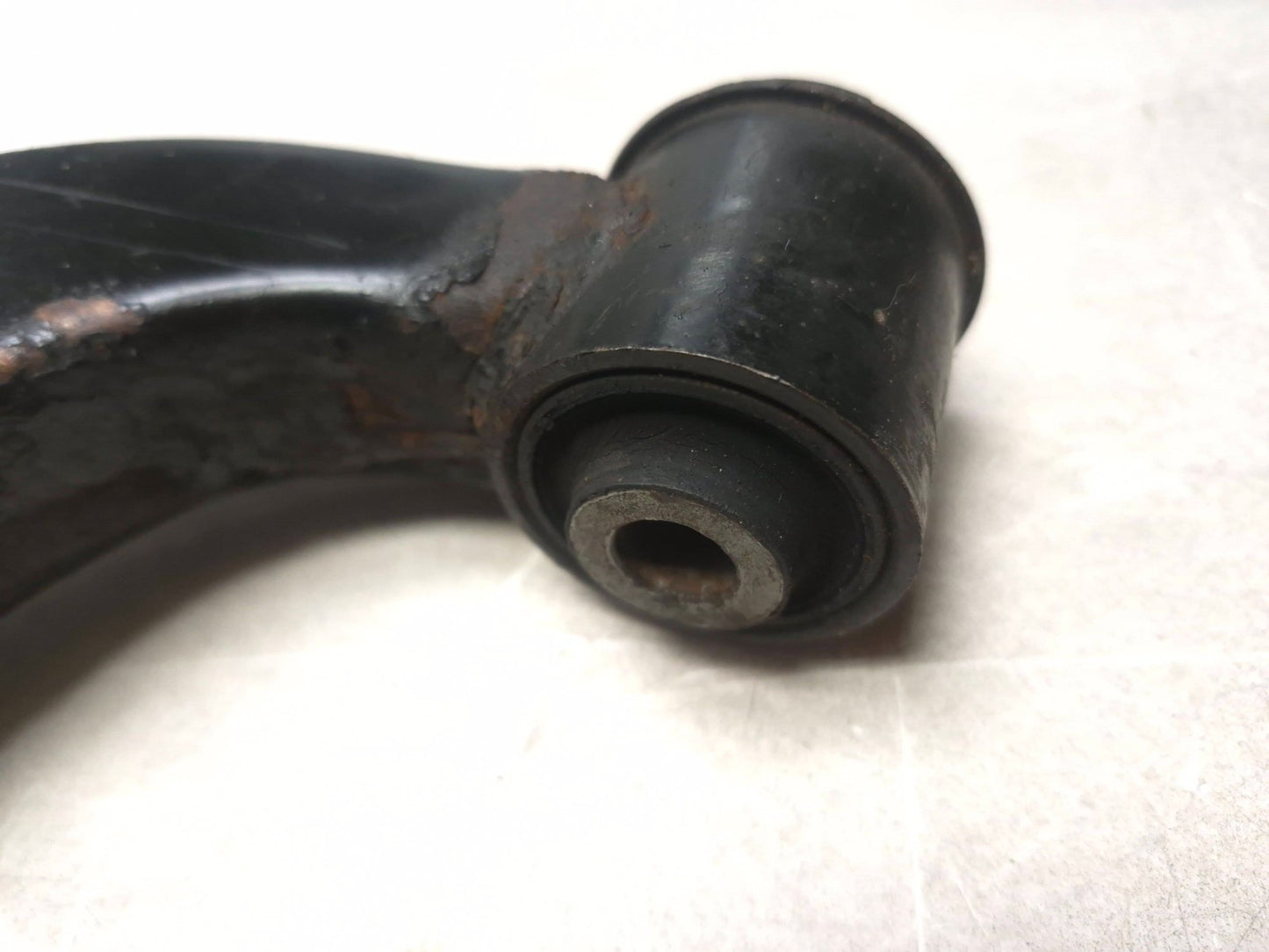 2008 Hyundai Tucson Front Left & Right Lower Control Arm Pair OEM