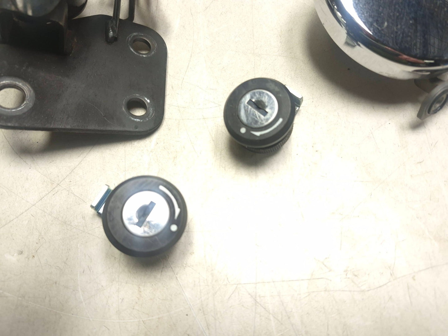 2004 Kawasaki Vulcan 800 Vn800 Ignition Set Key Lock Fuel Tank Cap OEM