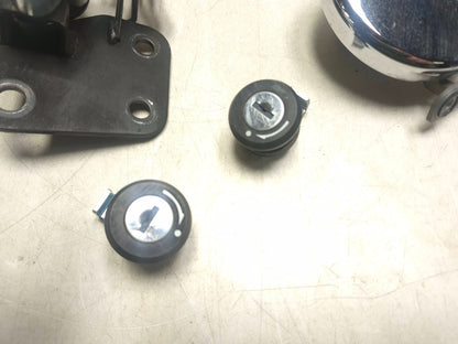 2004 Kawasaki Vulcan 800 Vn800 Ignition Set Key Lock Fuel Tank Cap OEM