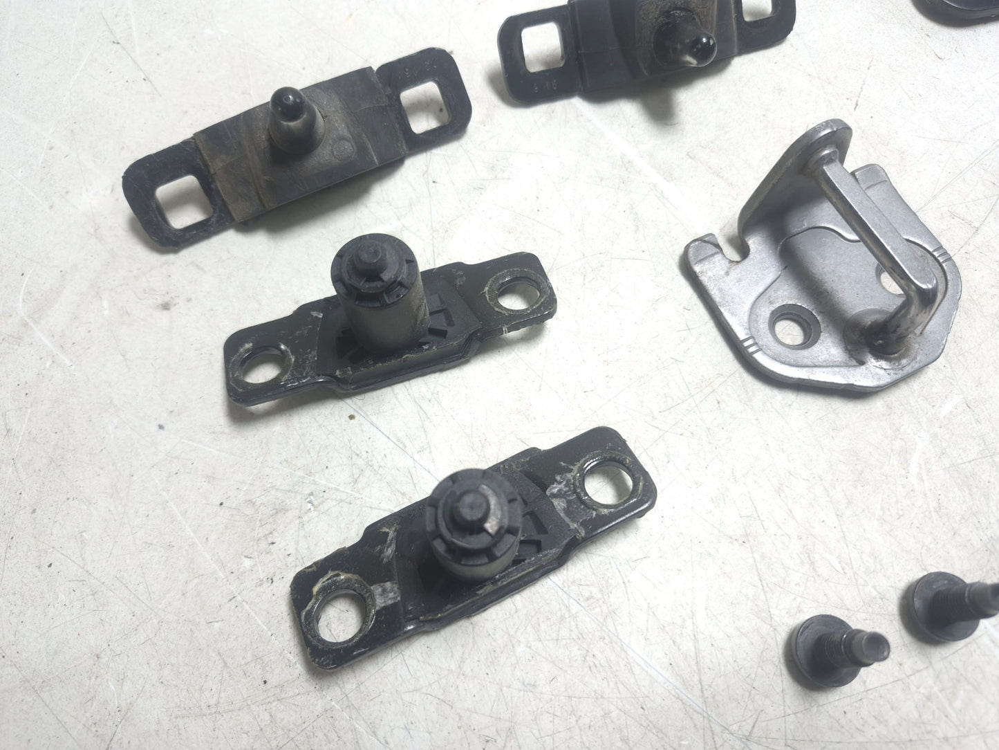 2016 Ford Transit Connect Rear Sliding Door Ajar Striker Damper Passenger Rh OEM