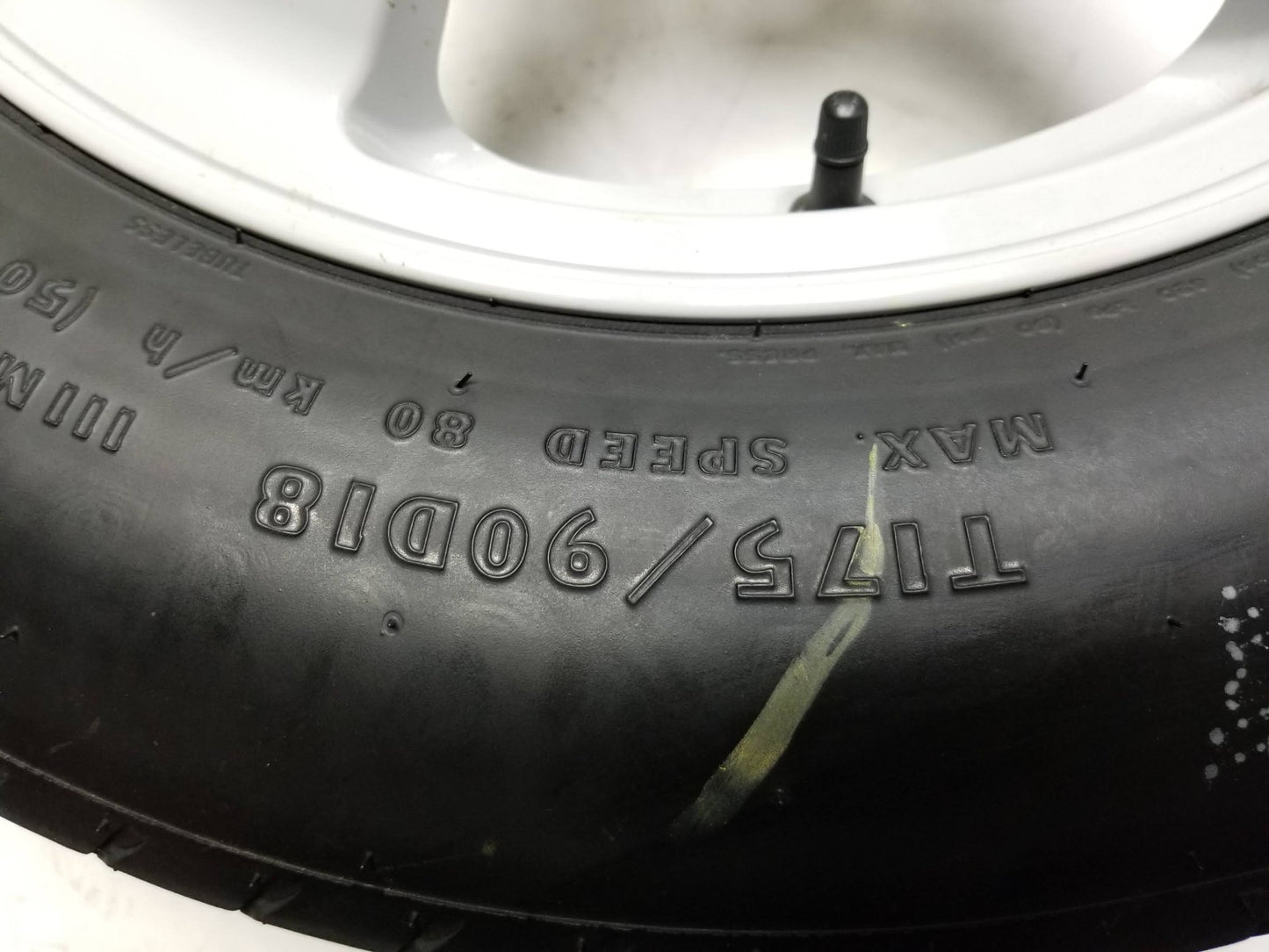 2011 - 2020 Jeep Grand Cherokee Wheel Rim W/ Tire T175/90 D18 OEM