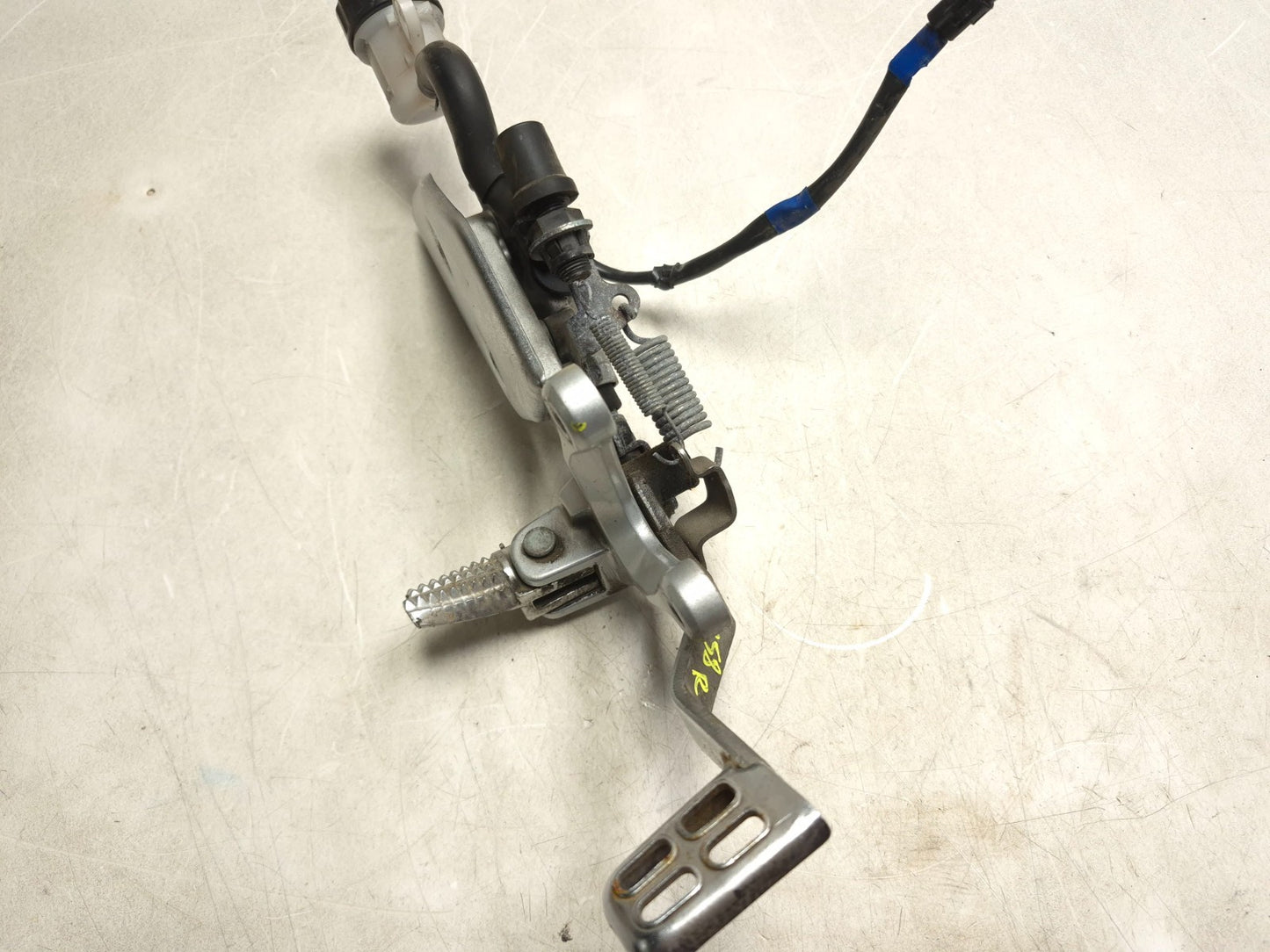 2024 Yamaha R3 Yzfr3 Front Right Foot Peg & Bracket  Master Cylinder & Pedal OEM