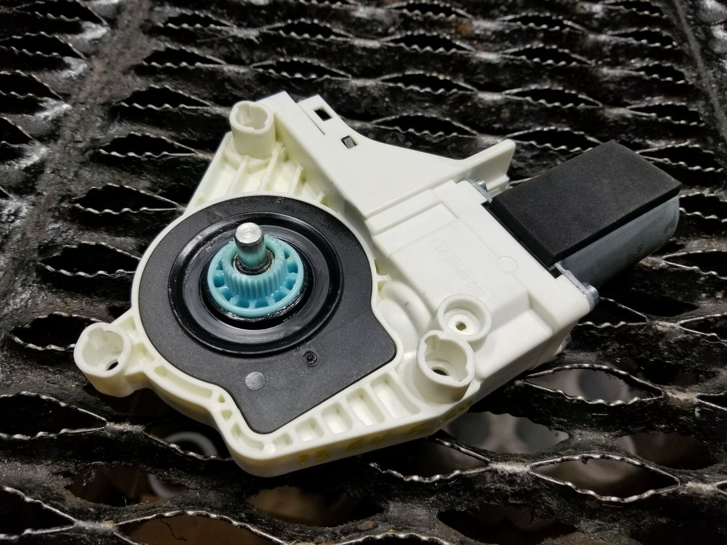 2013 2014 2015 2016 Audi A4 B8 Front Right Passenger Door Window Motor OEM