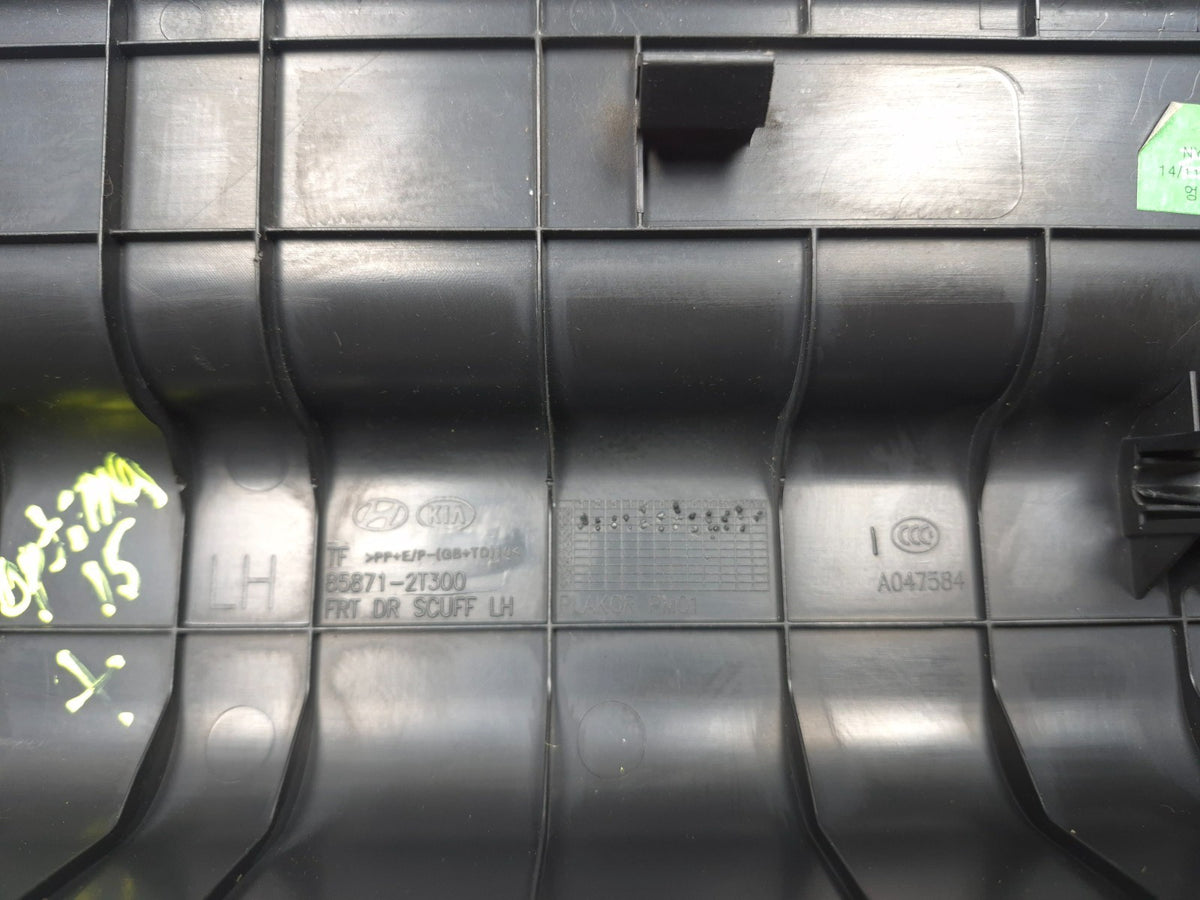 2015 Kia Optima Front Door Scuff Plate Left & Right 858714c200va  OEM