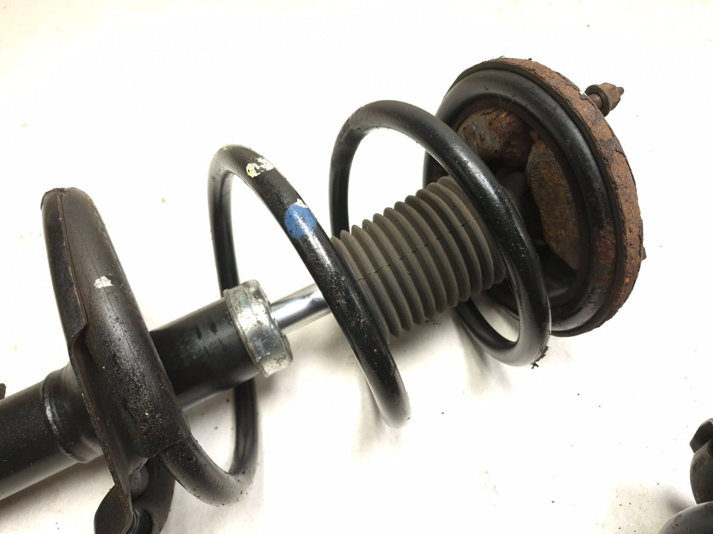 2009 Mitsubishi Outlander Front Shock Strut Absorber Left & Right OEM