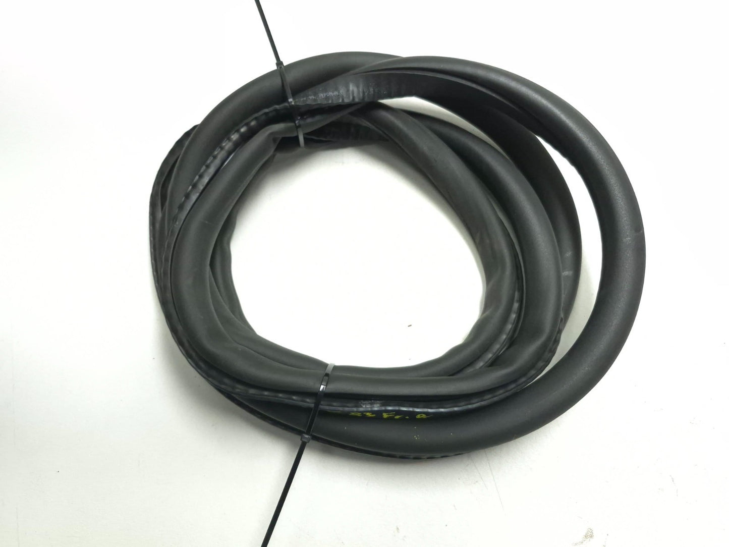 2011 BMW 750li Front Door Weatherstrip Seal Left & Right Pair OEM