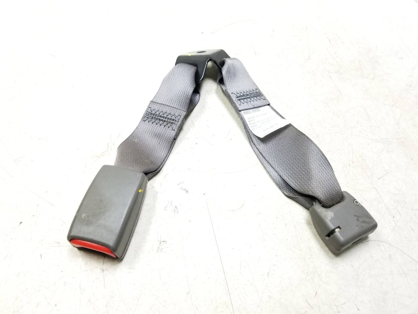 2011 - 2013 Kia Sportage Rear Seat Belt Buckle Latch 2pcs OEM