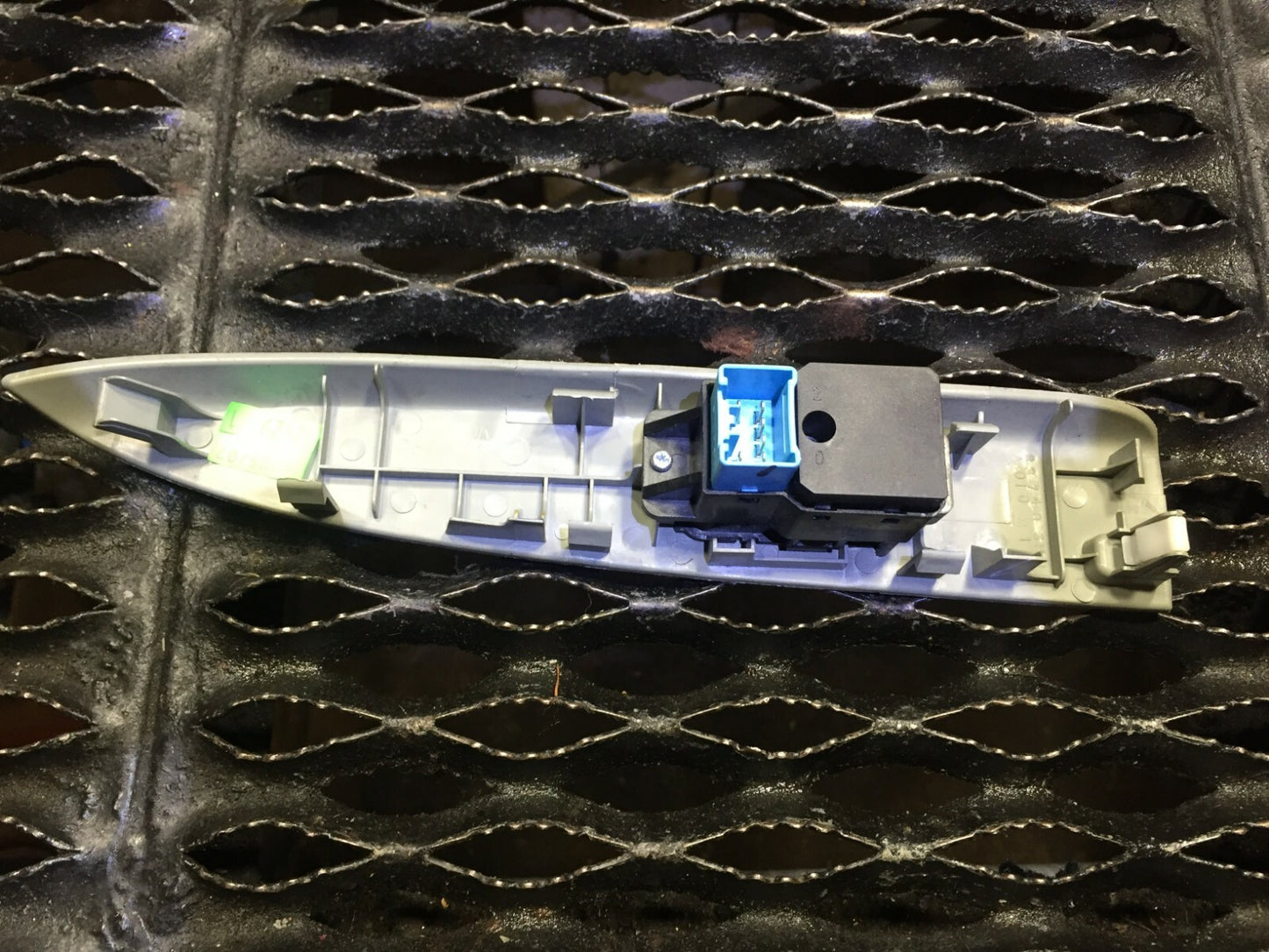 08 09 10 Honda Odyssey Window Switch W/ Trim Rear Right Passenger Side OEM D43