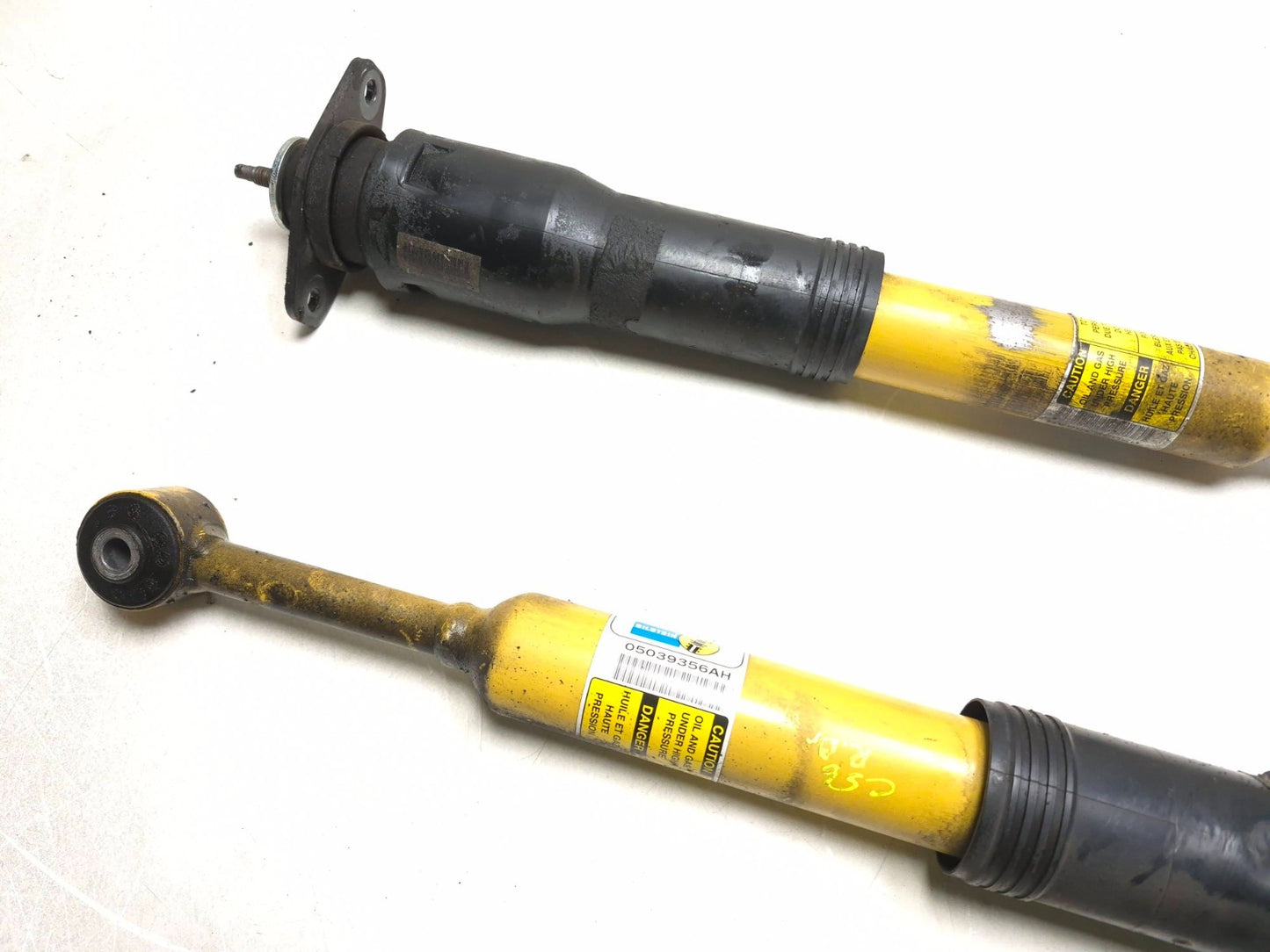 2020 Dodge Challenger Rear Shock Strut Absorber Left & Right Pair OEM