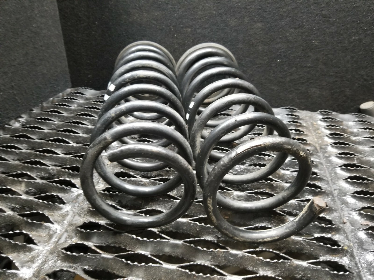 2007 Volvo S40 2.4l Rear Coil Spring Pair OEM