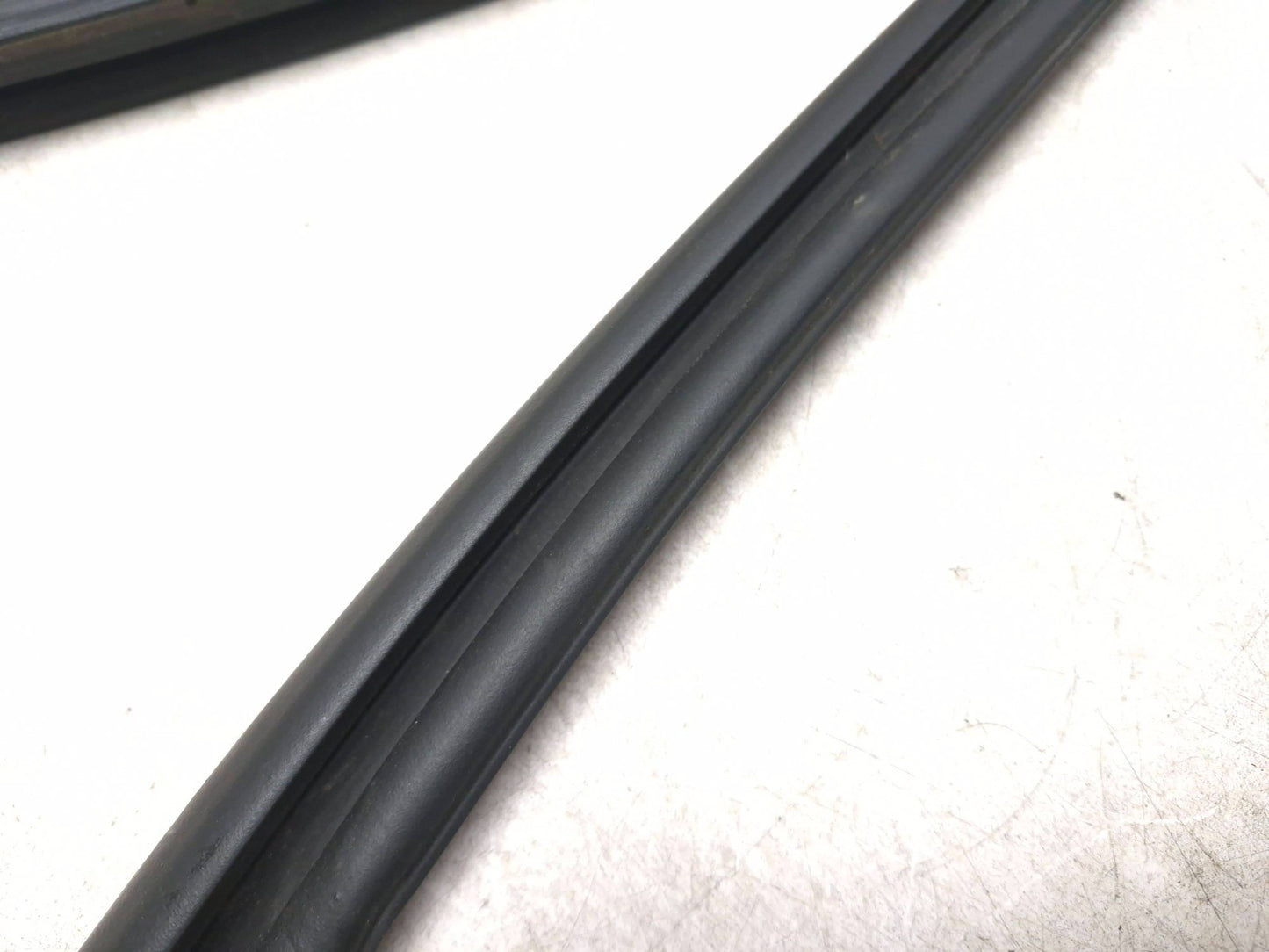 2008 Lincoln Navigator Body Weatherstrip Seal Left & Right OEM