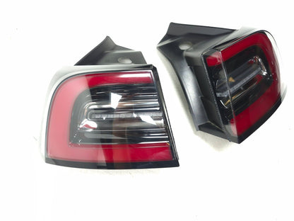 2018 Tesla Model 3 Rear Outer Tail Light Left & Right 1077398-90-e OEM
