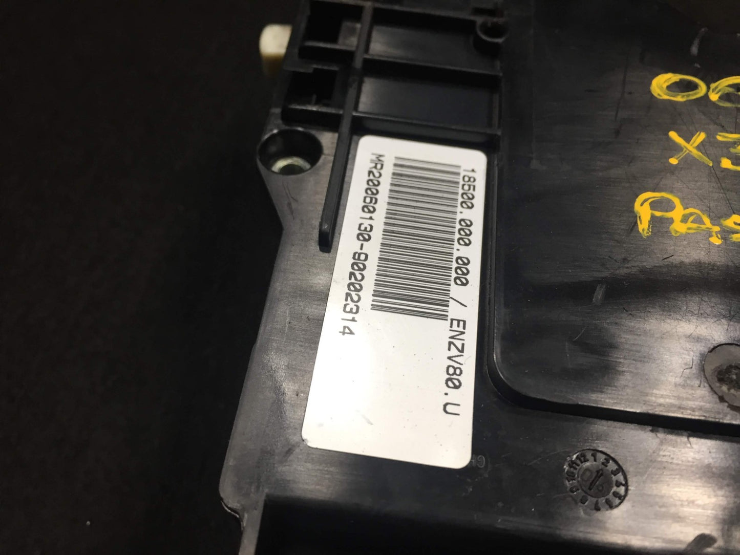 06 07 08 09 BMW X3 E83 Front Right Power Electrical Fuse Box Panel OEM D34