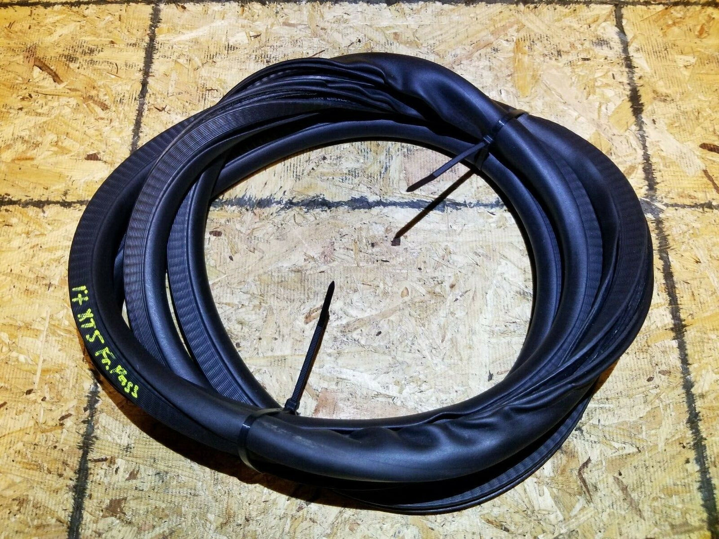 17 18 19 20 Cadillac Xt5 Front Right Pass Side Door Weatherstrip Seal OEM 34k