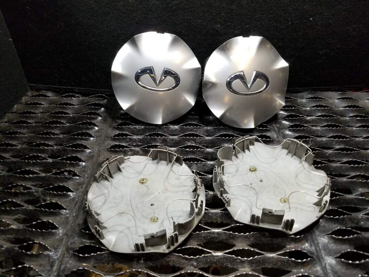 2011 Infiniti G37 Wheel Center Cap 4pcs OEM
