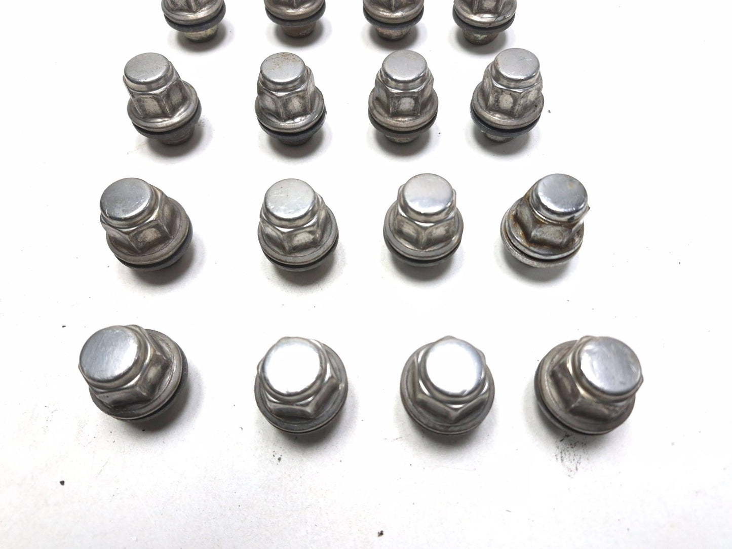 2004 Toyota Corolla Matrix Wheel Lug Nut 20pcs OEM