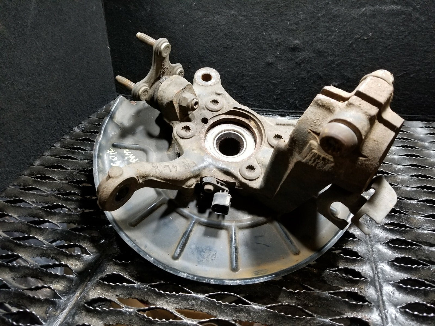 2011 Volkswagen Golf GTI Front Spindle Knuckle Wheel Hub Passenger Side OEM