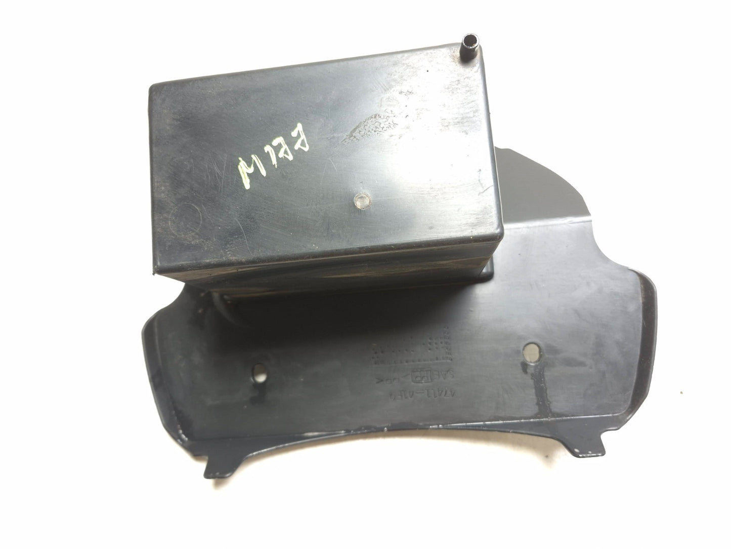2004 Suzuki Intruder Volusia Vl800 Battery Tray Holder OEM