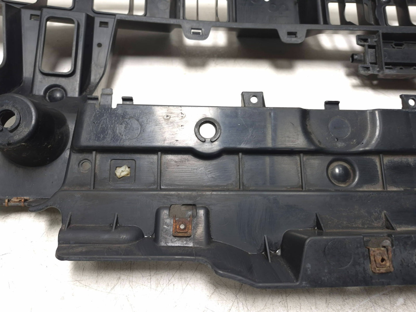 2008 BMW X6 E71 Rear Bumper Center Guide Bracket Support OEM