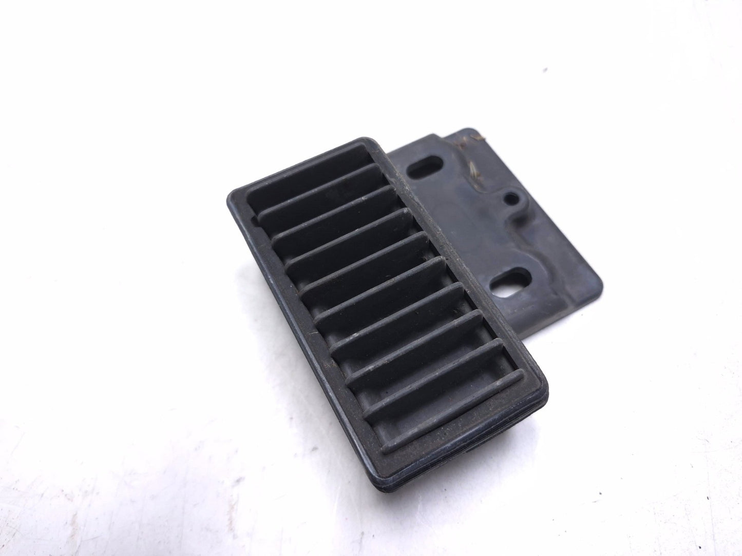 2016 Yamaha Yzf R3 Voltage Regulator Rectifier & Cover Pair OEM