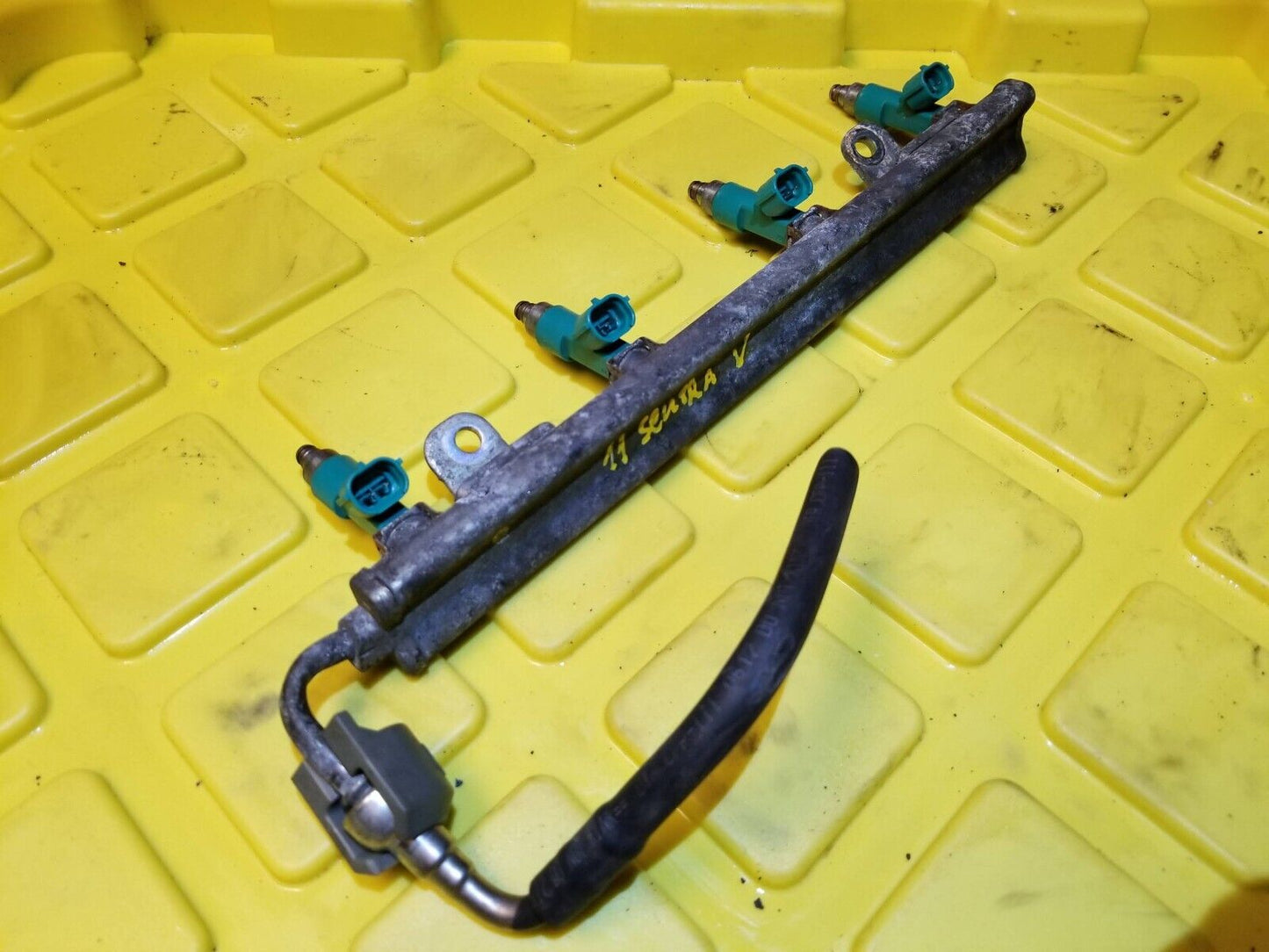 07 - 12 Nissan Sentra Fuel Rail W/ Injectors 2.0l OEM