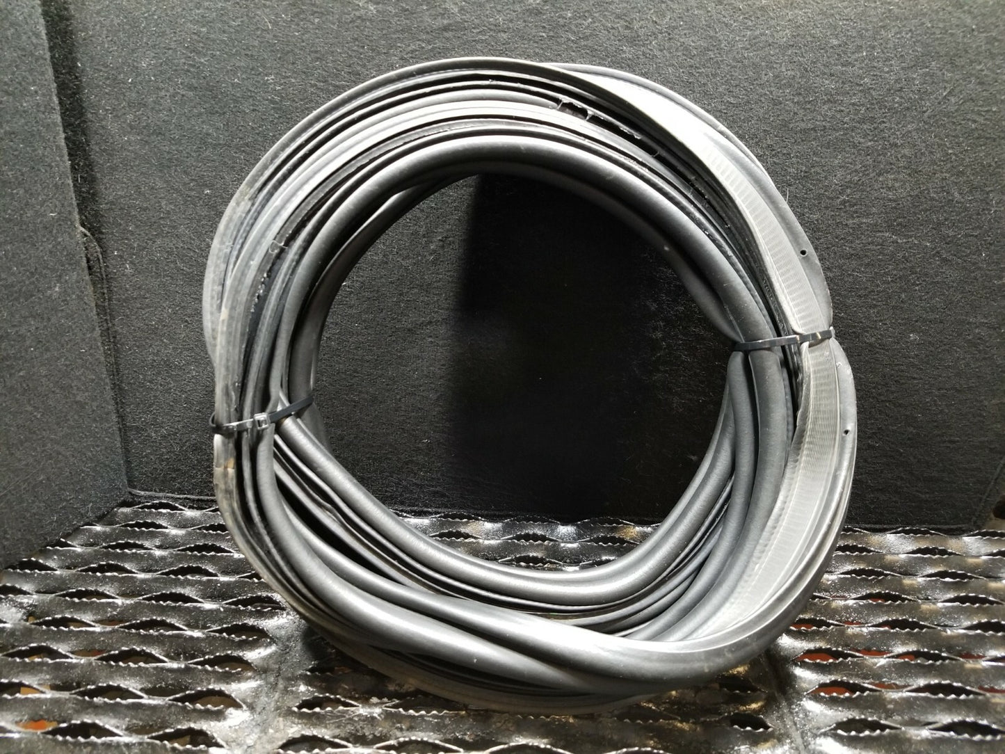 14 15 16 17 Jeep Cherokee Trunk Lid Weatherstrip Seal OEM