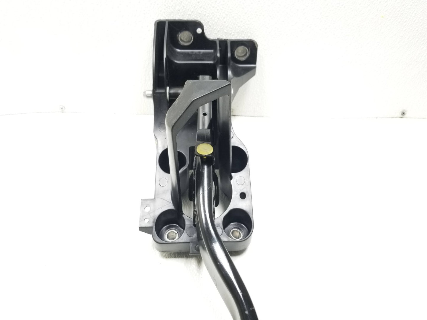 2016 Ford Mustang Gt Brake Pedal W/ Bracket Assy OEM