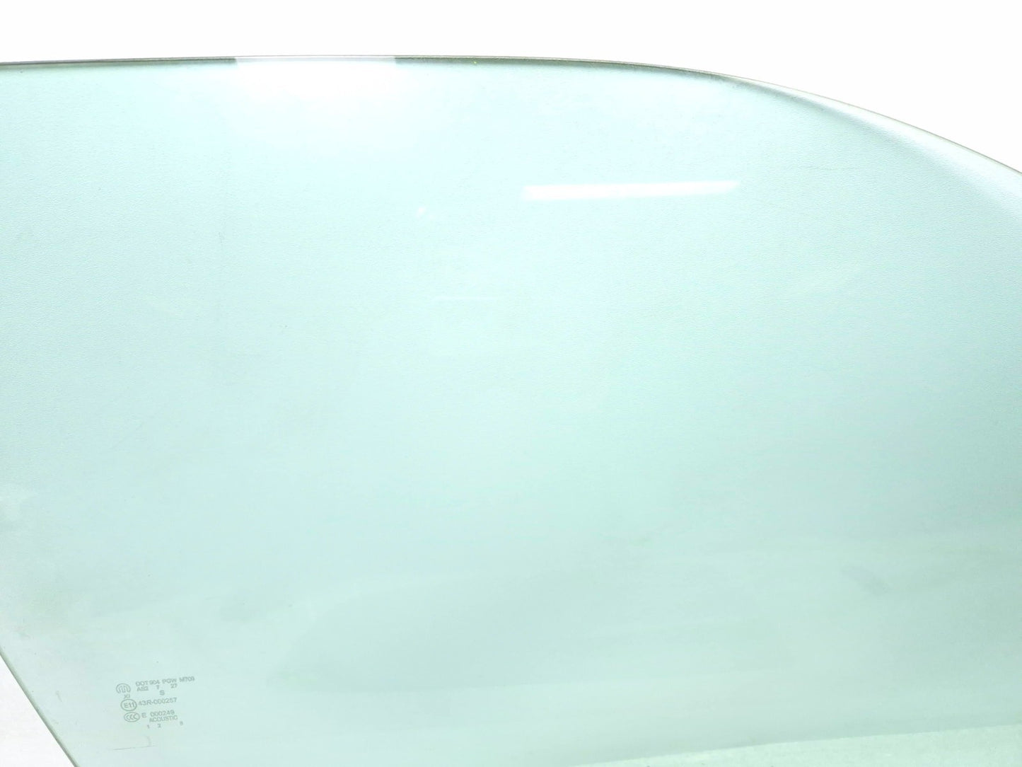 2018 Chrysler 300 Front Door Window Glass Right Passenger Side OEM