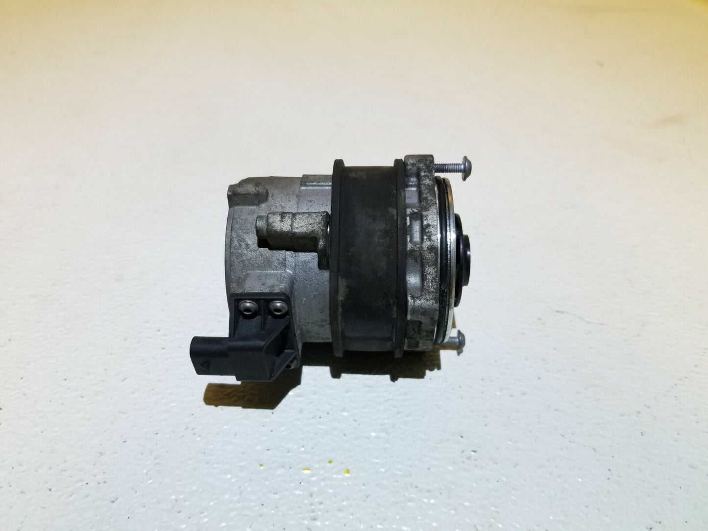 2015 Audi Q7 3.0l Engine Auxiliary Water Pump OEM