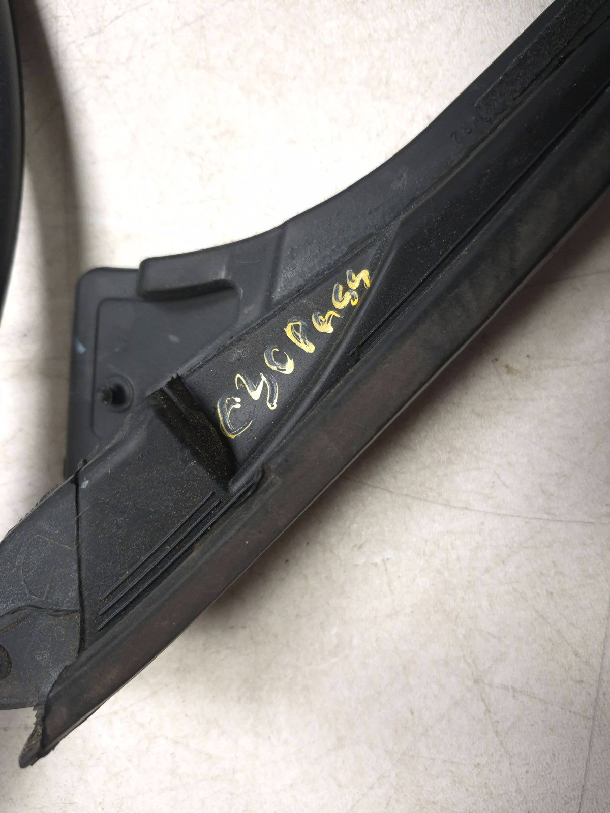 2013 Hyundai Genesis Door Weatherstrip Front Passenger Side Right OEM