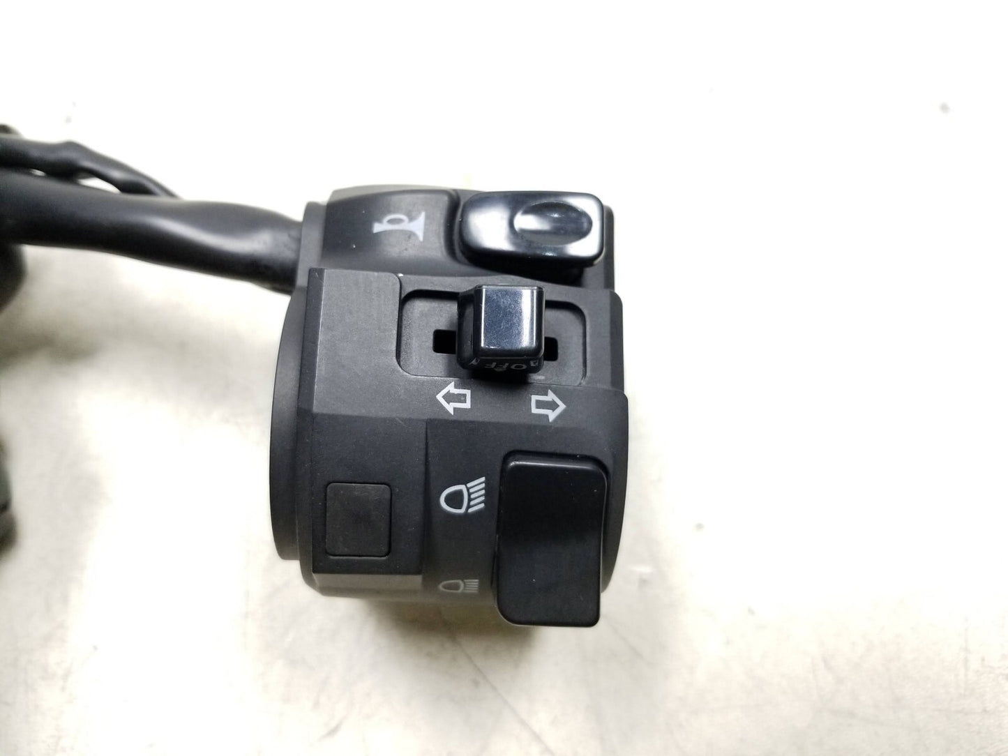 20 - 24 Benelli 302s Handlebar Left Turn Signal Switch Control OEM 1609 Miles