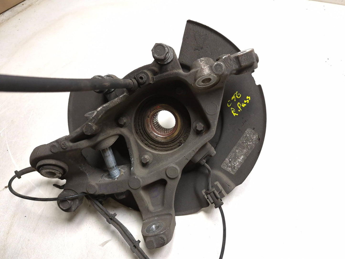 2020 Dodge Challenger 5.7l Rear Spindle Knuckle Wheel Hub Passenger Side OEM