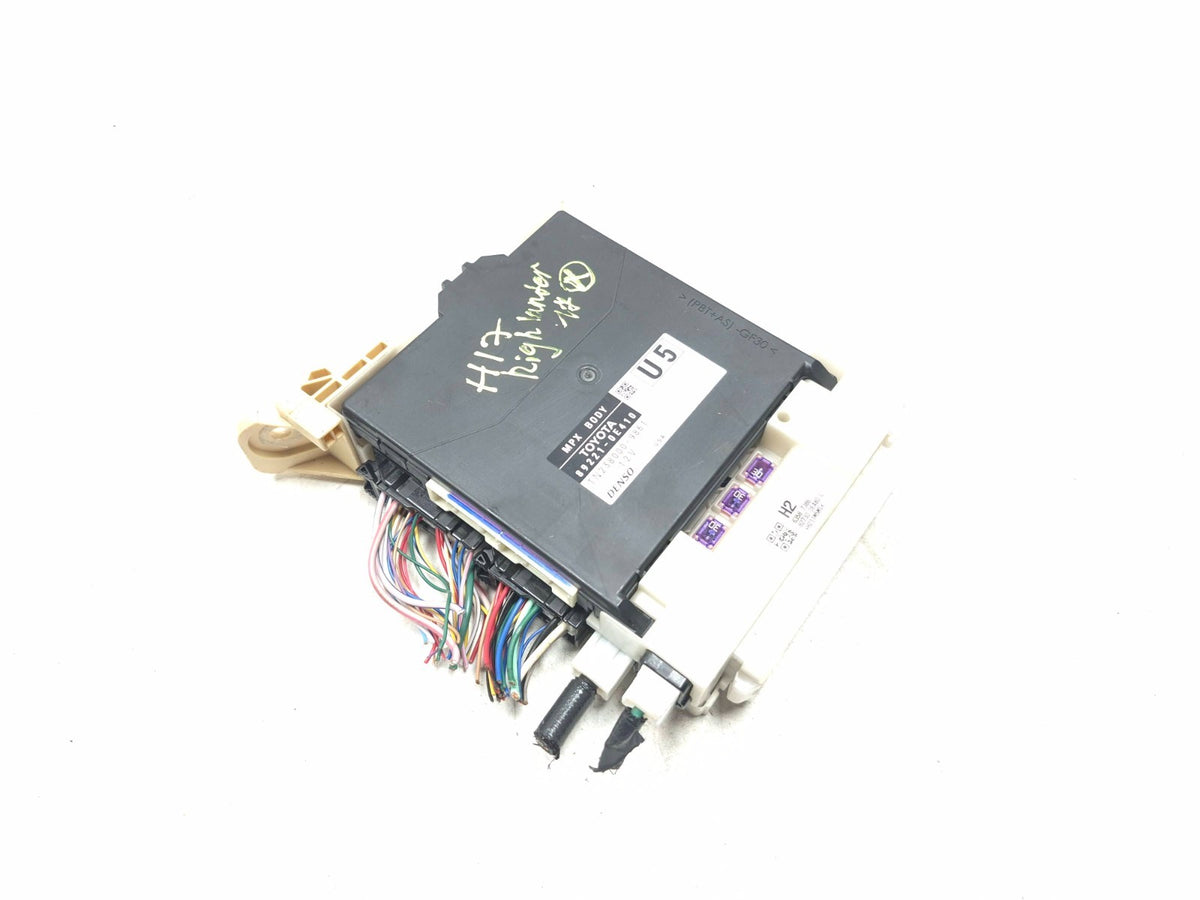 2017 Toyota Highlander Bcm Multiplex Control Module W/ Junction Block OEM