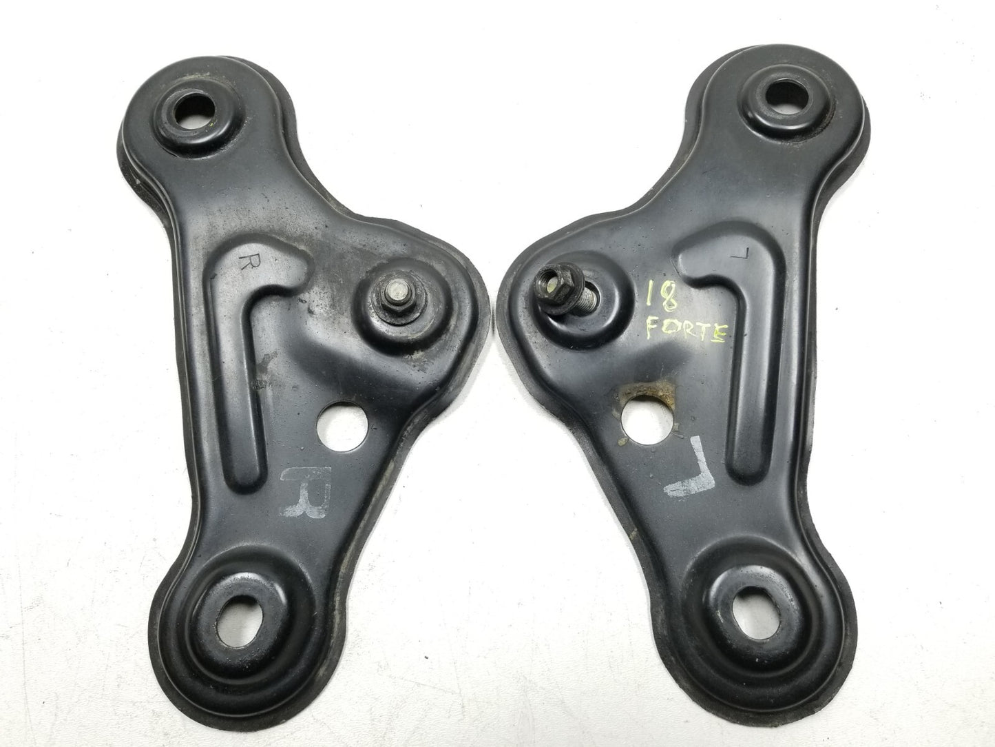 2018 Kia Forte Front Crossmember Subframe Stay Bracket Pair OEM 49k Miles