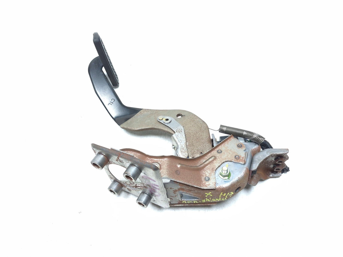 2017 Toyota Highlander Brake Pedal W/ Bracket OEM