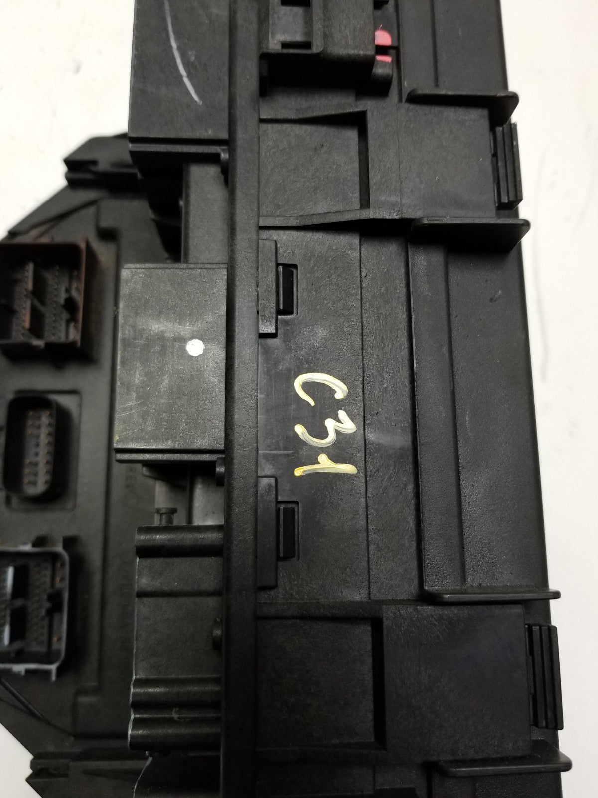 2011 - 2013 Jeep Grand Cherokee Engine 3.6l Fuse Box Unit OEM