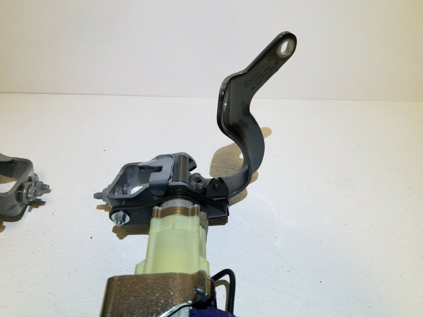2015 Audi Q7 Rear Trunk Tailgate Hatch Lift Motor Left & Right Pair OEM