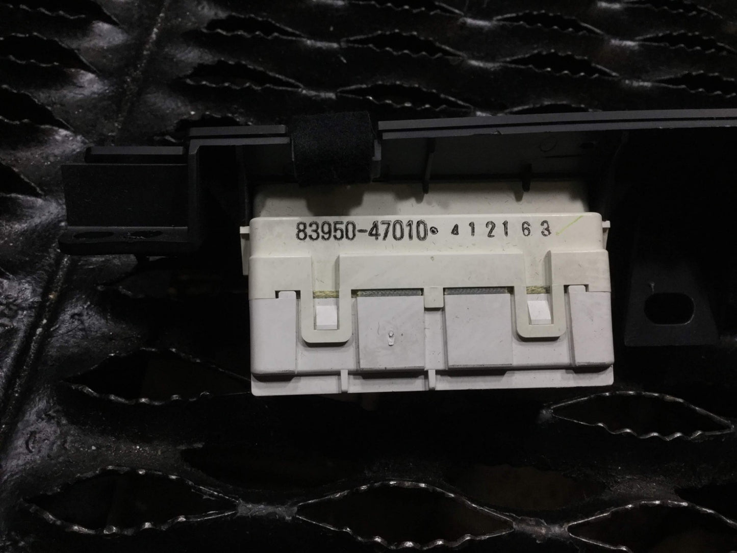 04 05 06 Toyota Prius Passenger Indicator Screen Light 83950-47010   OEM