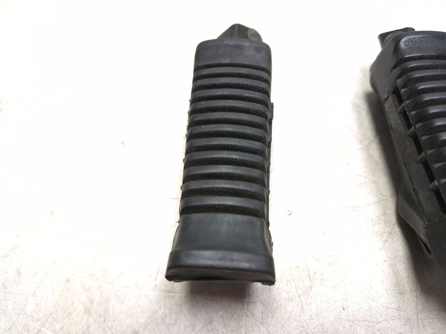 2006 Suzuki Gs 500fk Rear Footpeg Pair & Gear Shift Lever 3 Pcs OEM