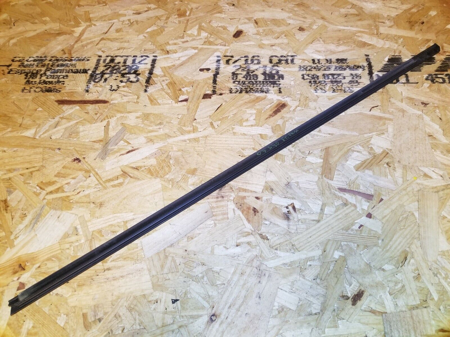 05 06 07 Volvo S40 Front Right Passenger Side Door Window Belt Seal Molding OEM