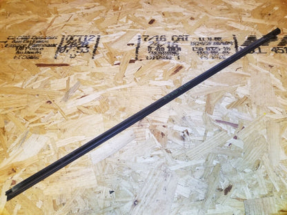 05 06 07 Volvo S40 Front Right Passenger Side Door Window Belt Seal Molding OEM