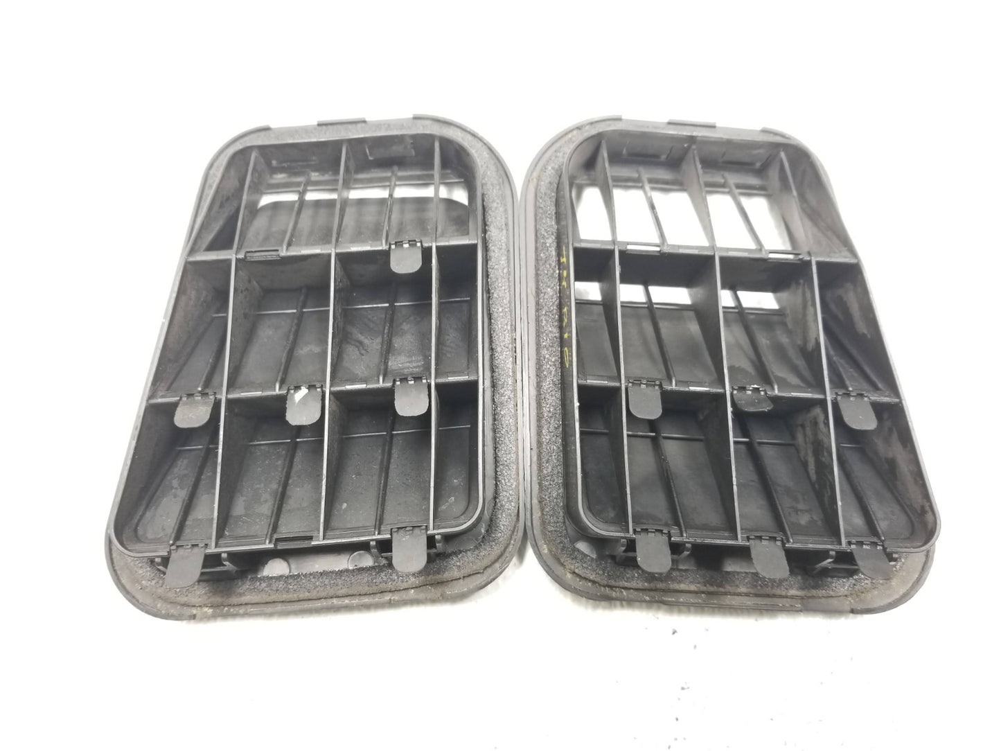12 13 14 15 Kia Rio Quarter Panel Pressure Vent Pair OEM