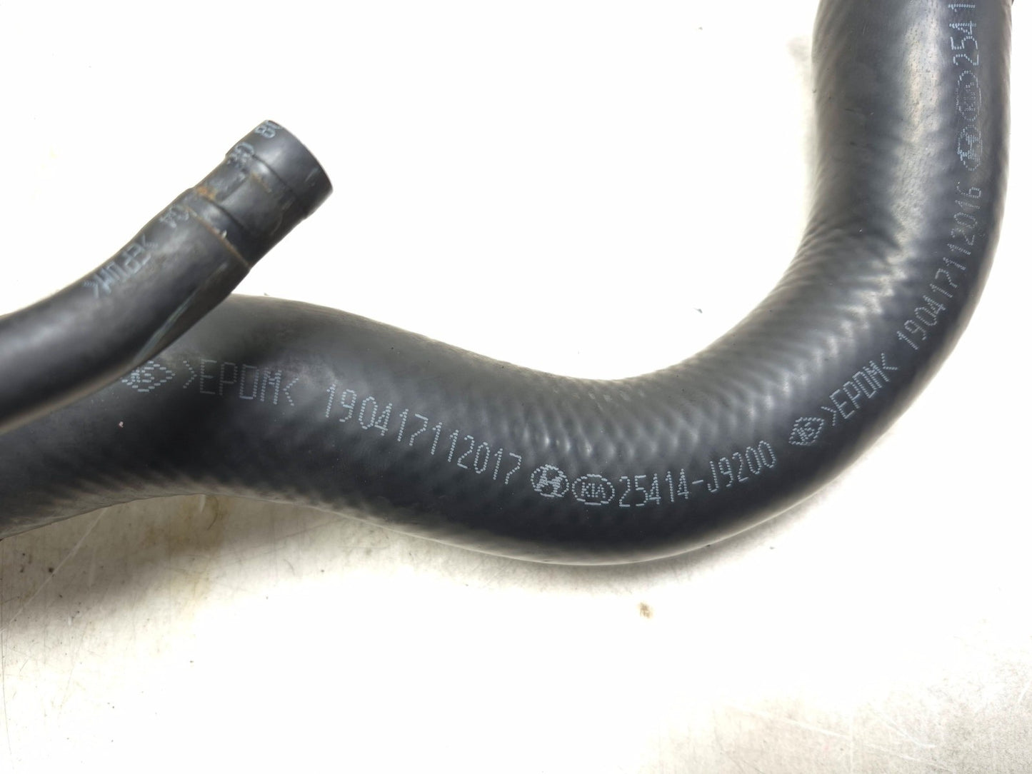 2019 Hyundai Kona Coolant Thermostat Outlet W/pipe & Vapor Canister Valve OEM