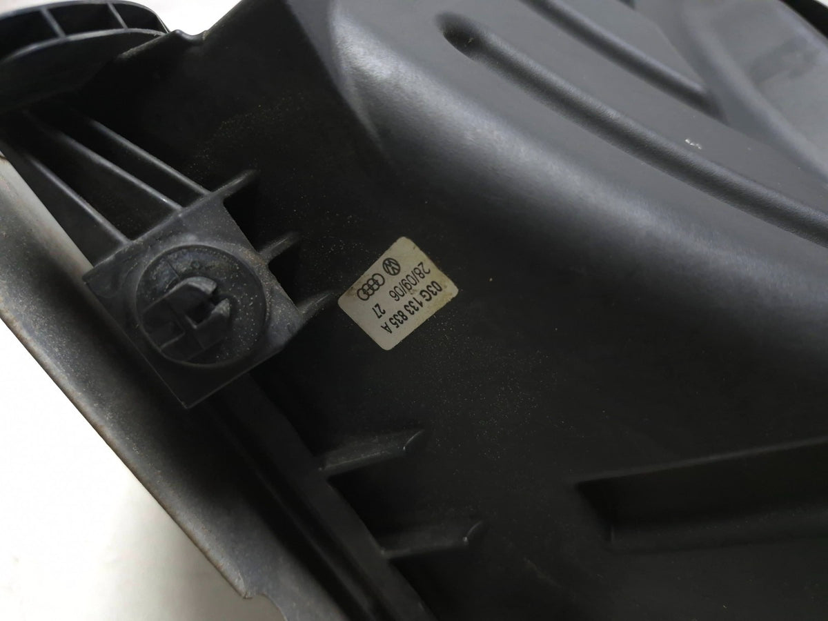 2007 Audi A4 B7 2.0t Air Box Cleaner Filter Housing OEM