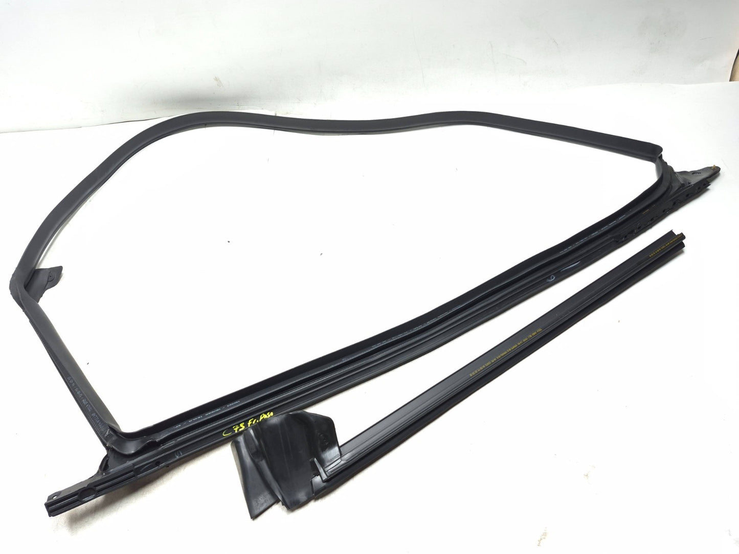 2019 Tesla Model 3 Front Door Weatherstrip Seal Passenger Side Right 2pcs OEM